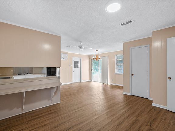 5th image of 111 E Dawn Dr