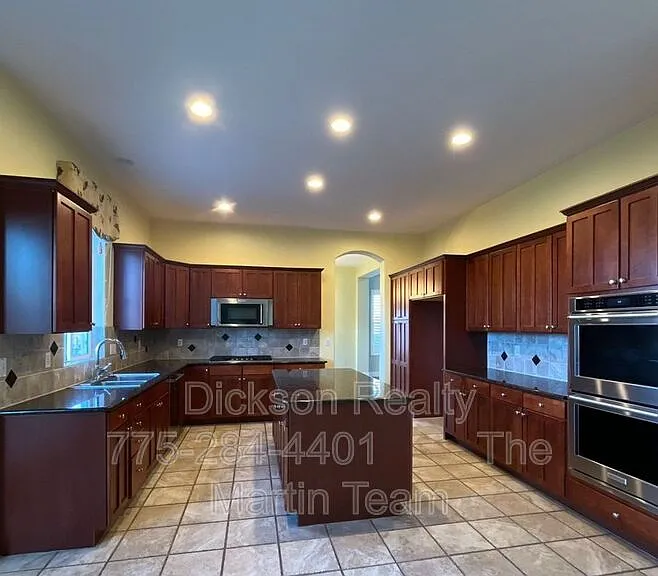 2810 Halo Dr — Photo 8