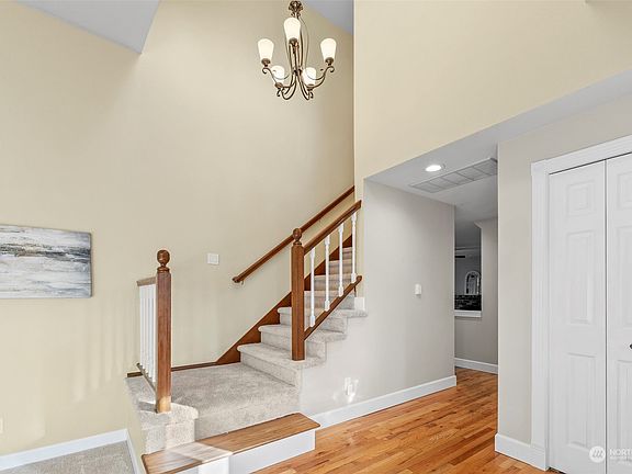 5th image of 10162 Ashley Circle NW
