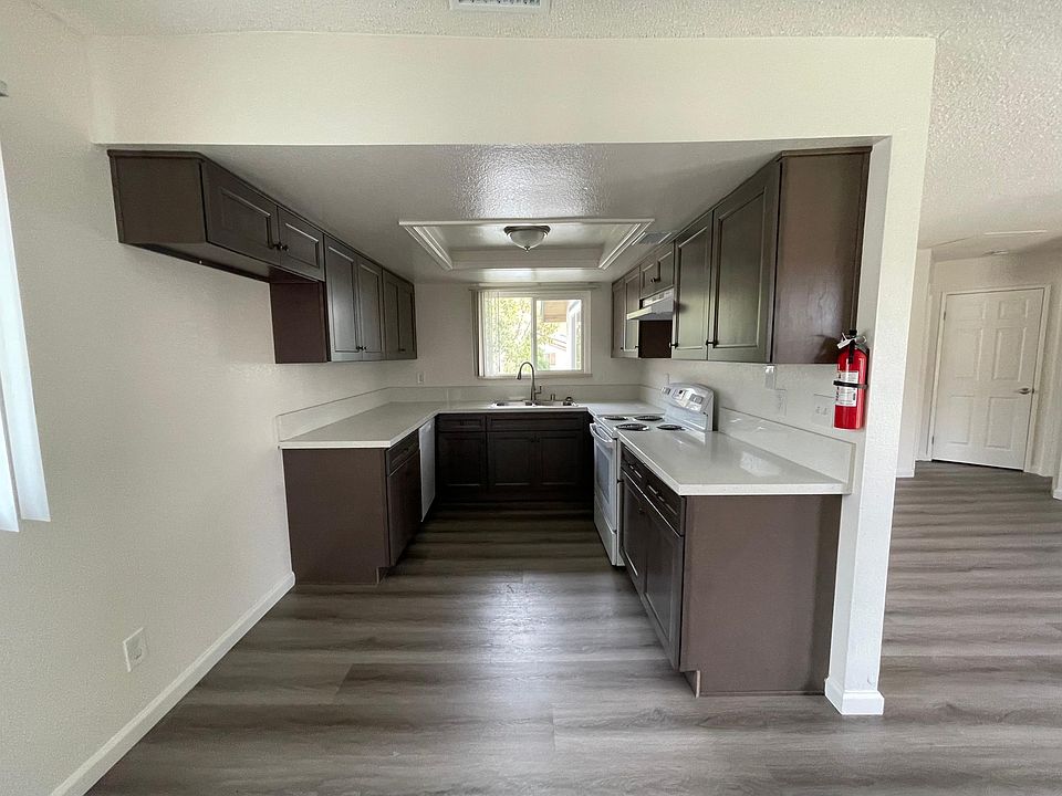1st image of 2294 Kendall Dr #L3