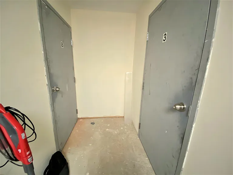 18 Elena Ct — Photo 33