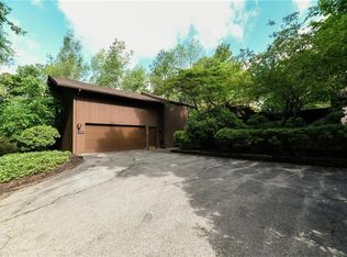 1929 Pine Dr, Kent, OH 44240