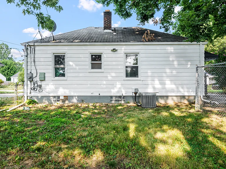 28526 Brentwood St — Photo 17