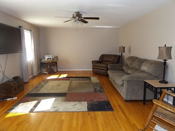 4th image of 310 Park Dr