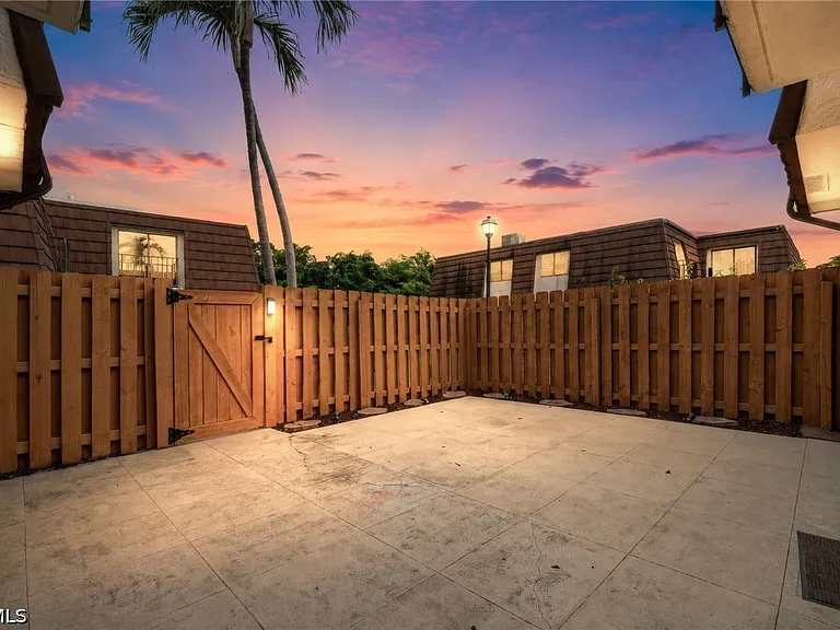 1418 Park Shore Cir #3 — Photo 22