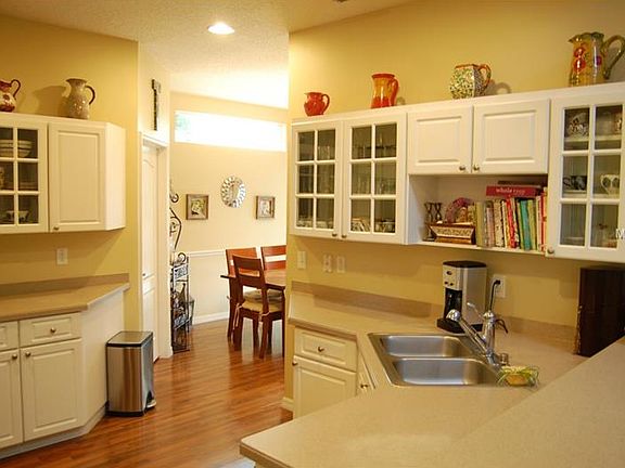 3rd image of 10802 Sierra Vista Pl