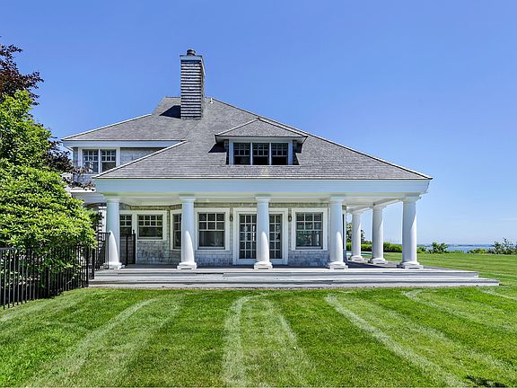 3rd image of 536 Montauk Hwy