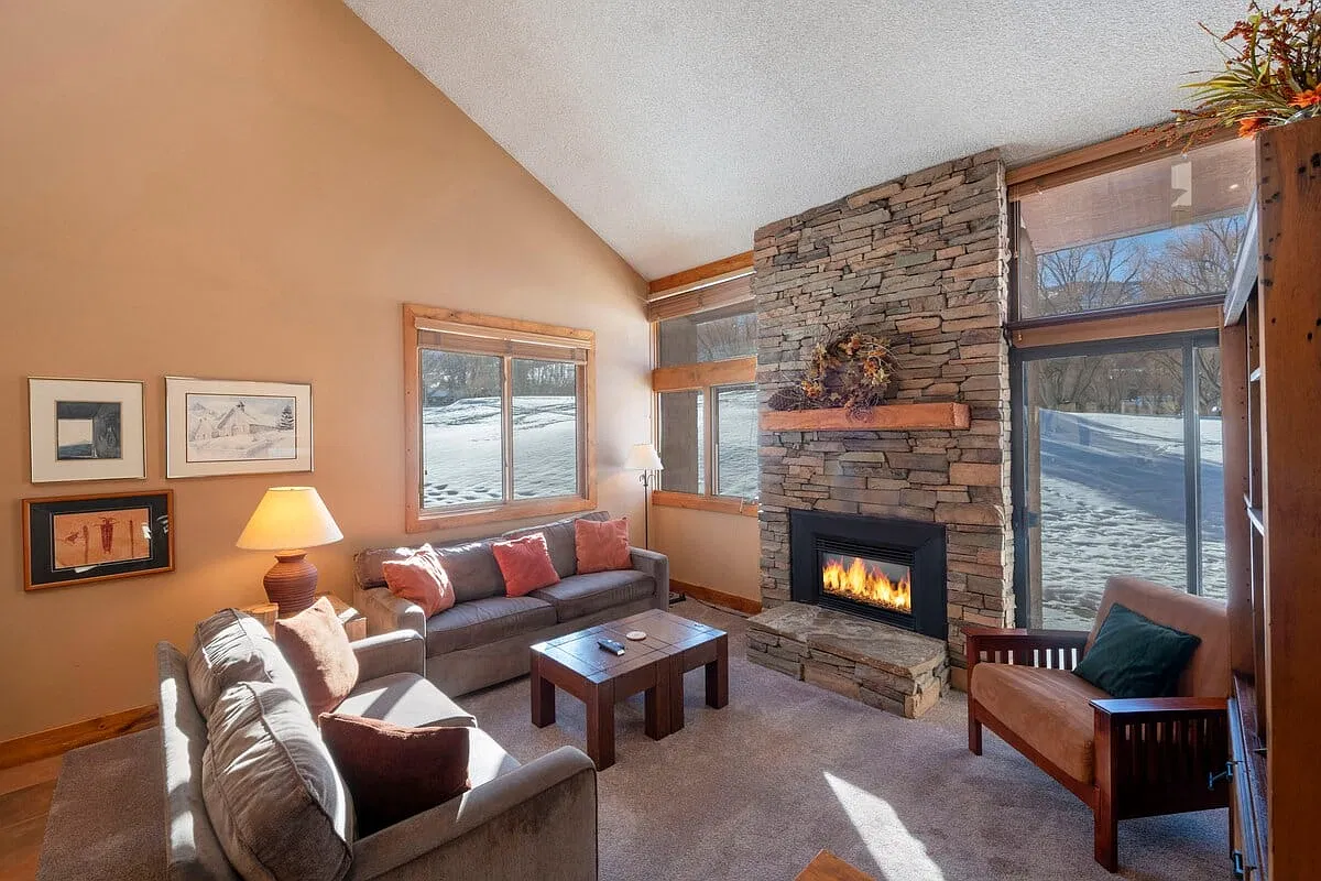 2 bed, 2.5 bath, 1400 sqft, $3,400 — Photo 2