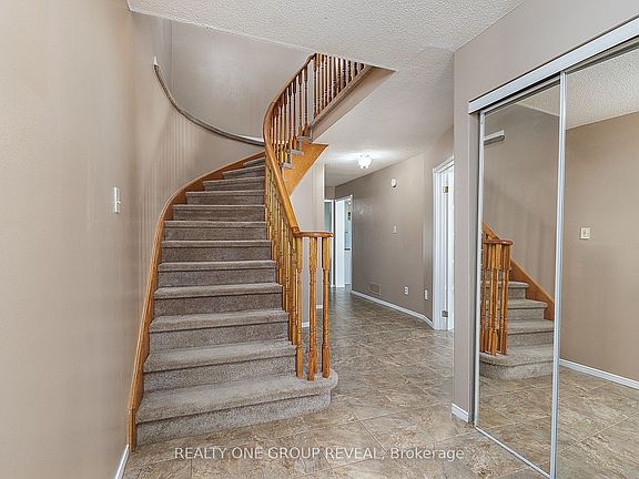 2nd image of 4 Stanford Cres