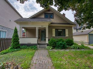 304 Stewart St #A, Ottawa, ON K1N 6K6