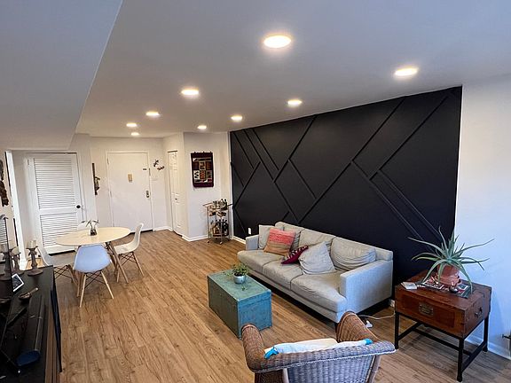 3rd image of 5340 Holmes Run Pkwy #14