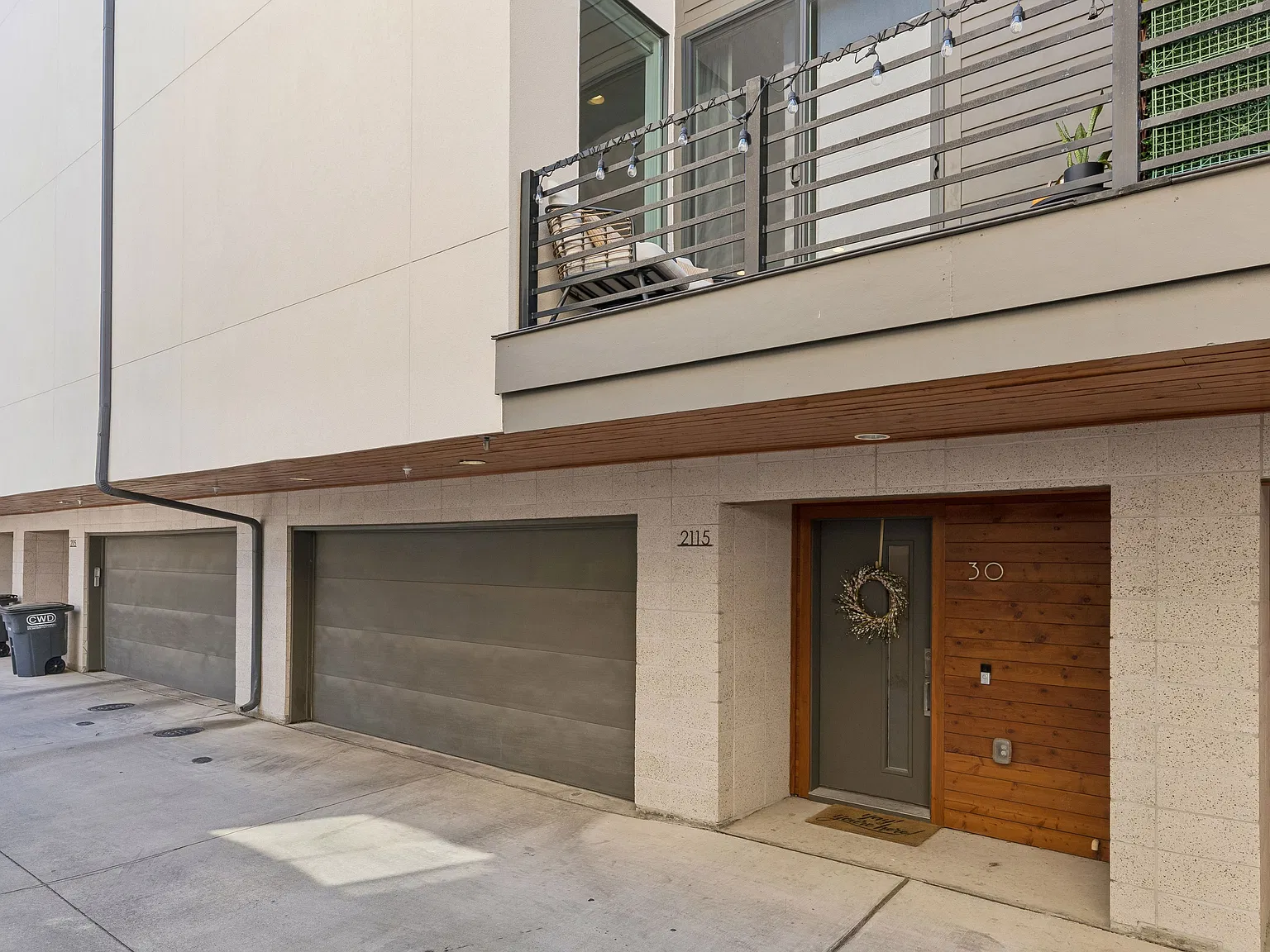2 bed, 2.5 bath, 1717 sqft, $3,400 — Photo 3