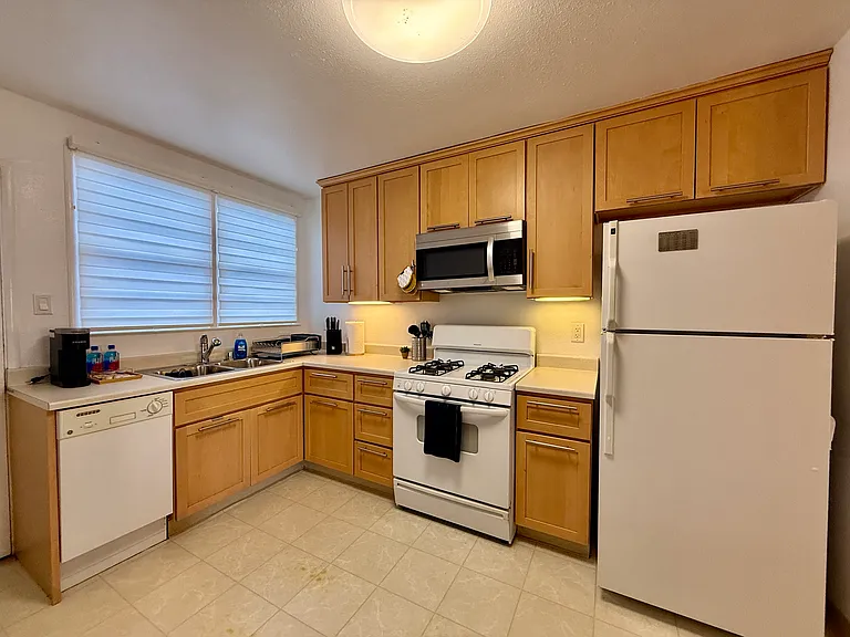 6131 Burlingame Ave — Photo 8