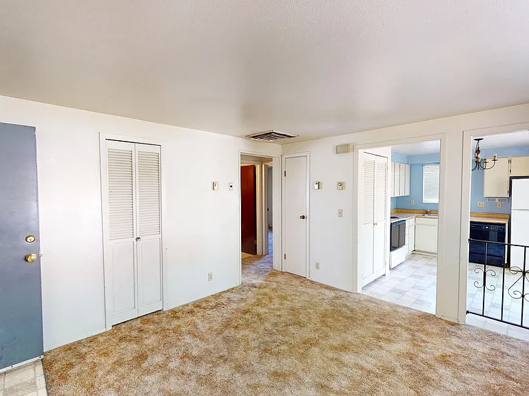 451 Loveridge Dr — Photo 8