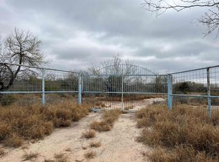 235 Los Potreritos Rd, San Ygnacio, TX 78067