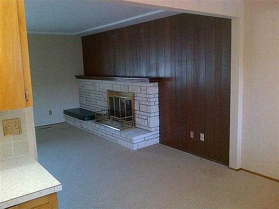 3rd image of 4921 W Rosewood Ave