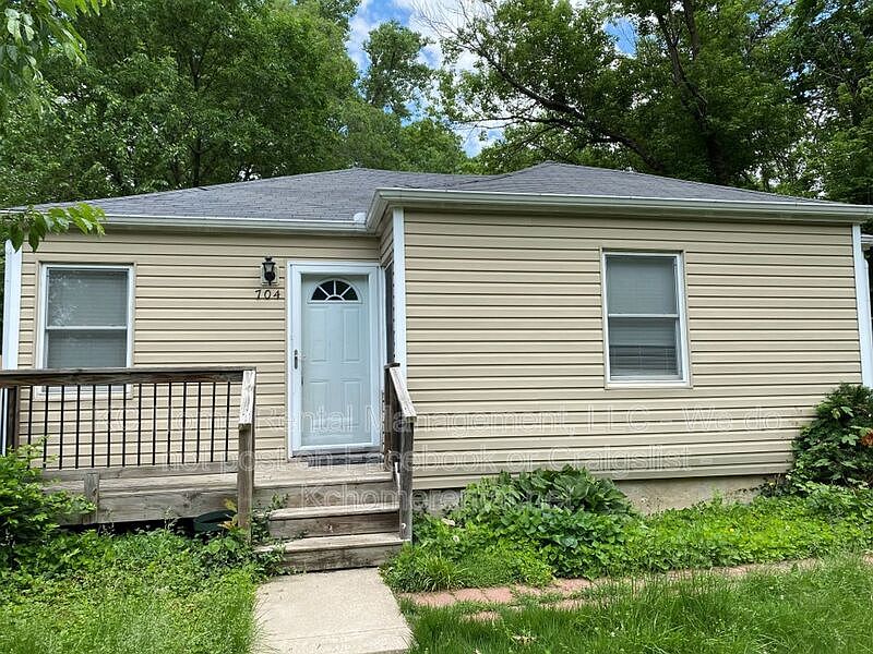 1st image of 704 NE 45th Ter