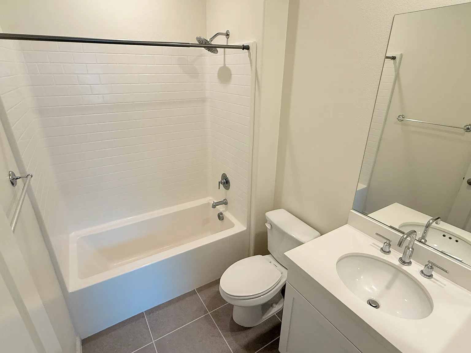 2 bed, 2.5 bath, 1240 sqft, $3,850 — Photo 4