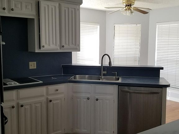 Kitchen Refrigerator Included - Stainless Steel Appliances