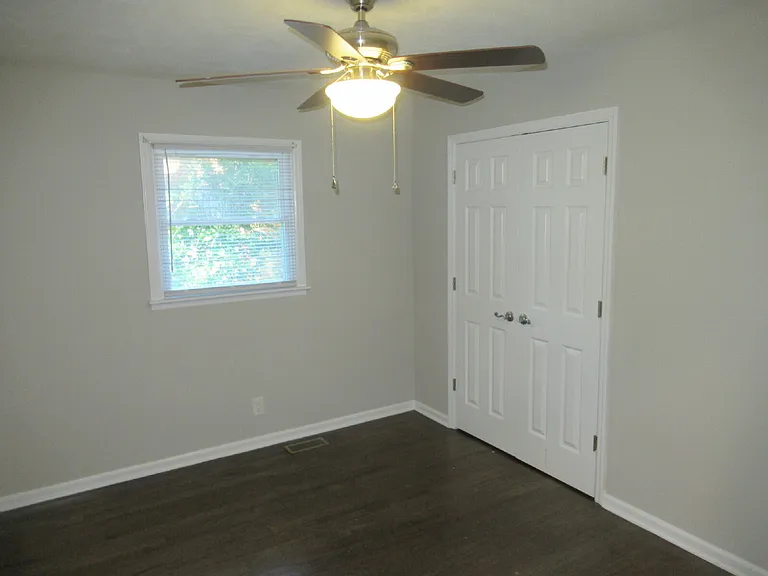 208 Crescent Ct — Photo 12