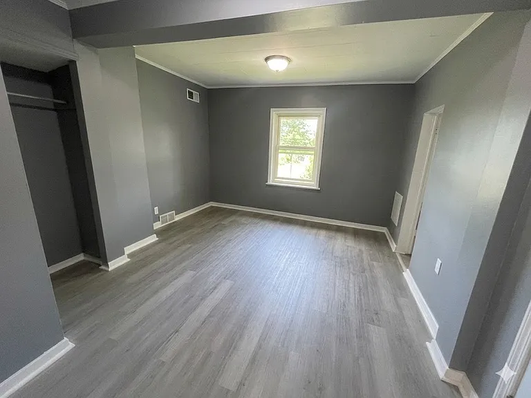 754 E 14th St #3 — Photo 3