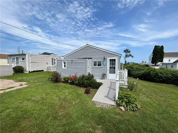 64-39A Burnside Ave, Narragansett, RI 02882