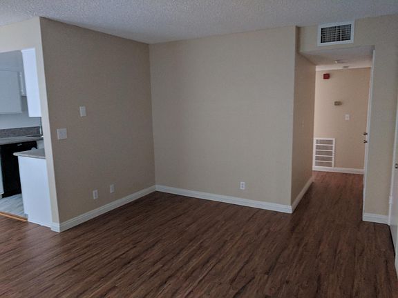 3rd image of 1920 Gardena Ave APT 9