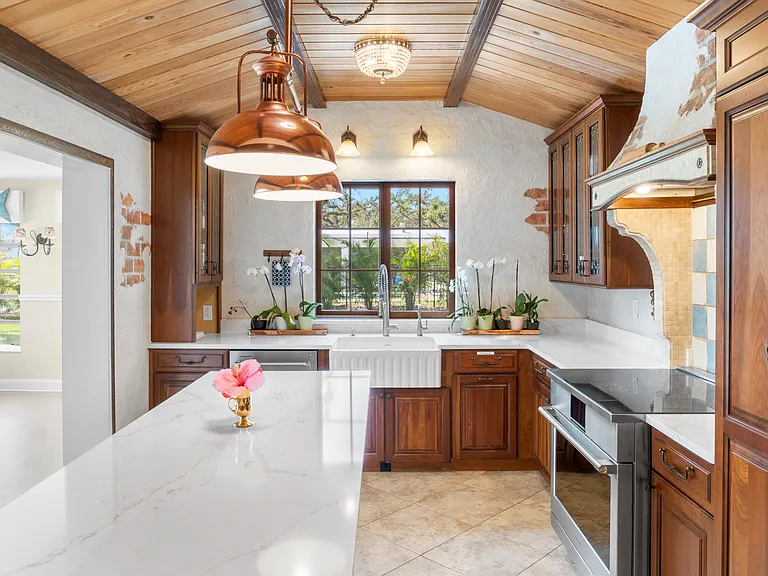 594 Bougainvillea Ln — Photo 40