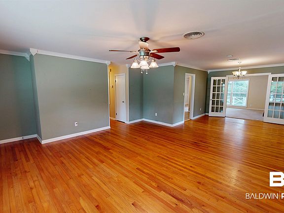 4th image of 515 W Barksdale Dr