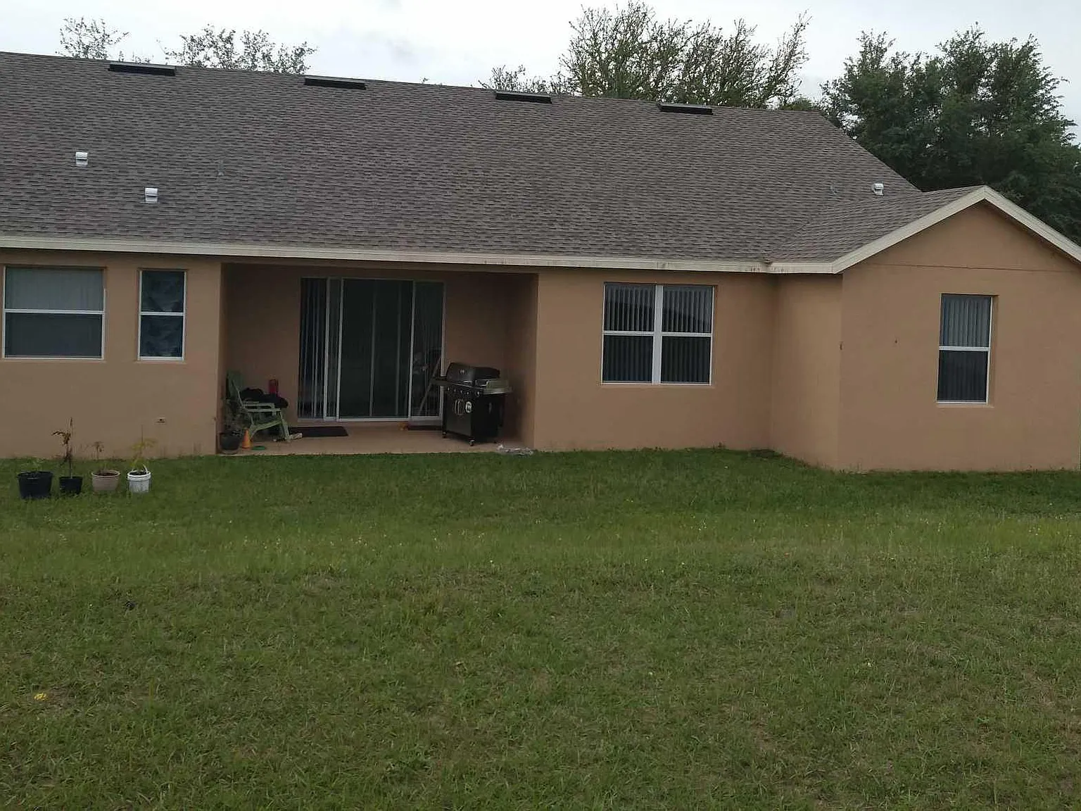4 bed, 2076 sqft, $2,300 — Photo 2