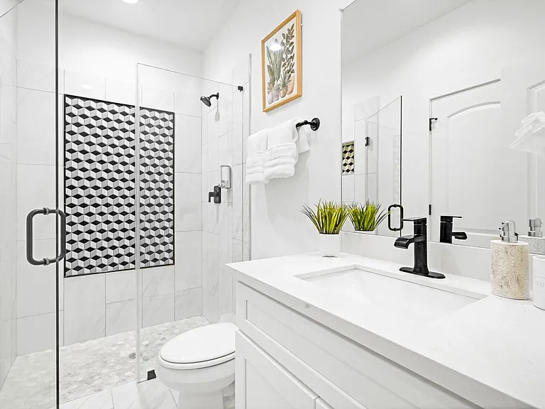 2712 Nagle St — Photo 4
