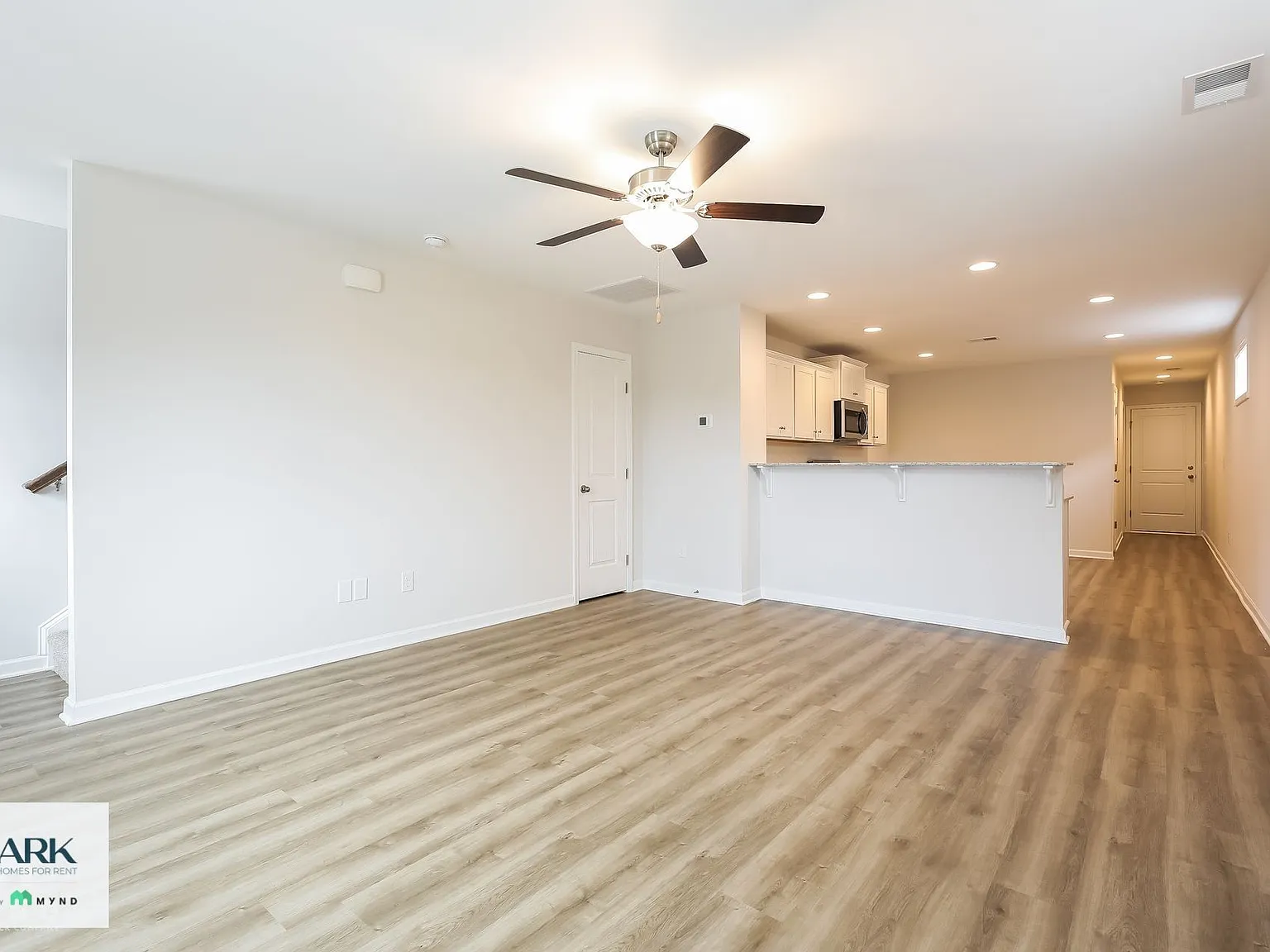 3 bed, 3.5 bath, 1710 sqft, $1,896 — Photo 2