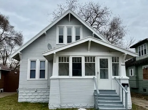1868 Wood St, Muskegon, MI 49442