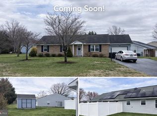 497 Crosswinds Dr, Lititz, PA 17543
