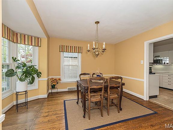 3rd image of 710 Elmtree Ln