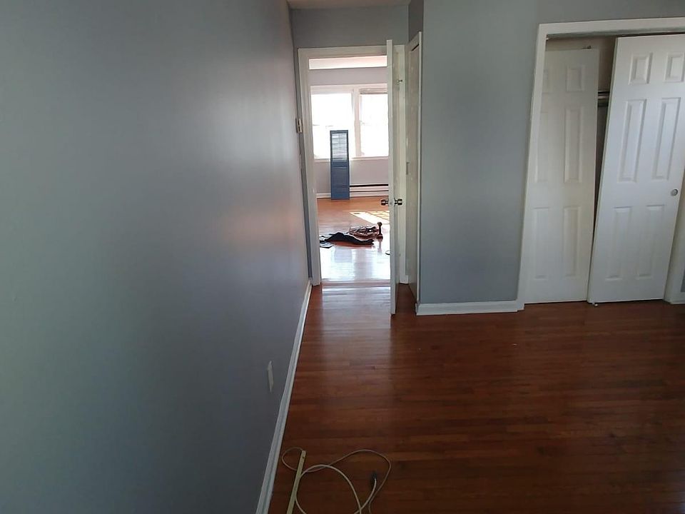 2nd image of 6 Melmore Gdns APT 6A