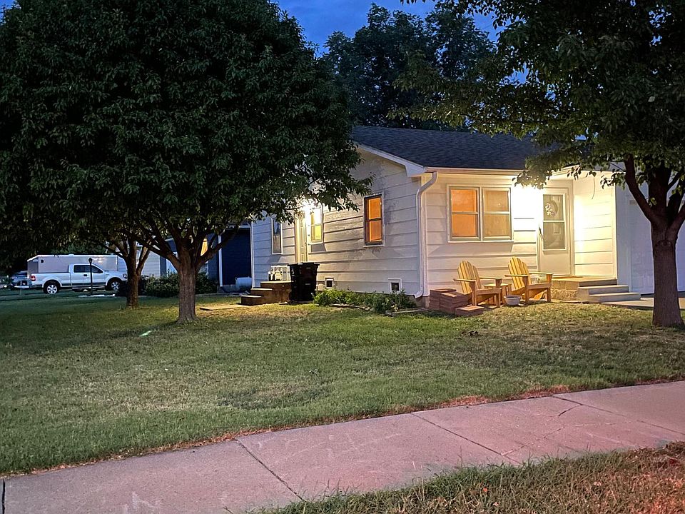2nd image of 1210 Sarah Ln