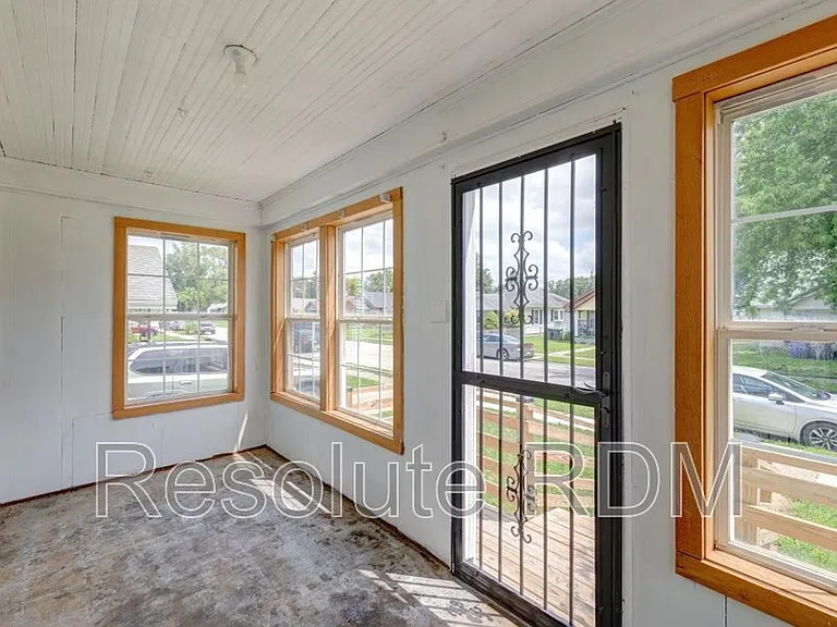 1308 E Taylor St — Photo 5