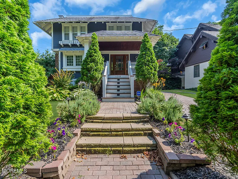 1318 Locust Dr — Photo 4