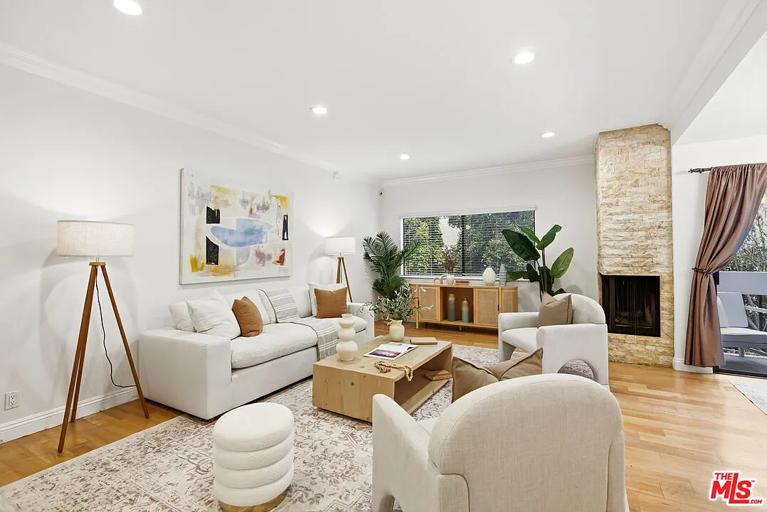 4 bed, 3.5 bath, 2083 sqft, $8,400 — Photo 3