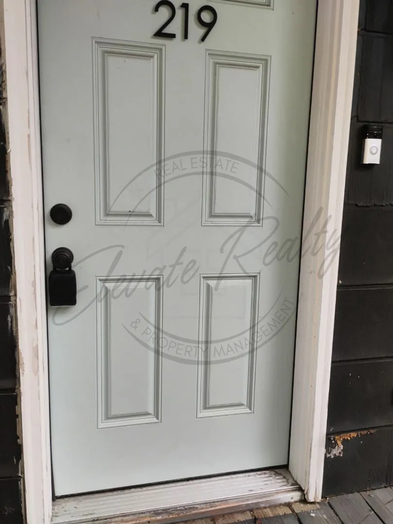 Free First Month: Second Floor One Bedroom Updated Apartment With Laundry Hook Ups! — Photo 4