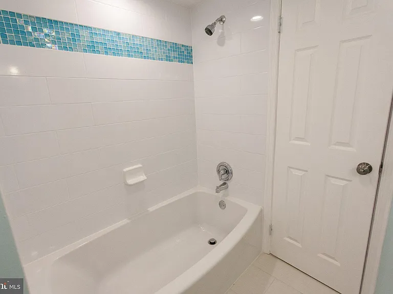 1419 N Longfellow St — Photo 44