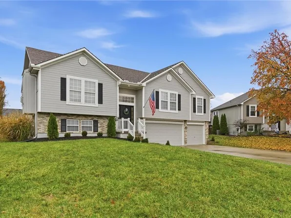 328 SW Chatham Ct, Lees Summit, MO 64082