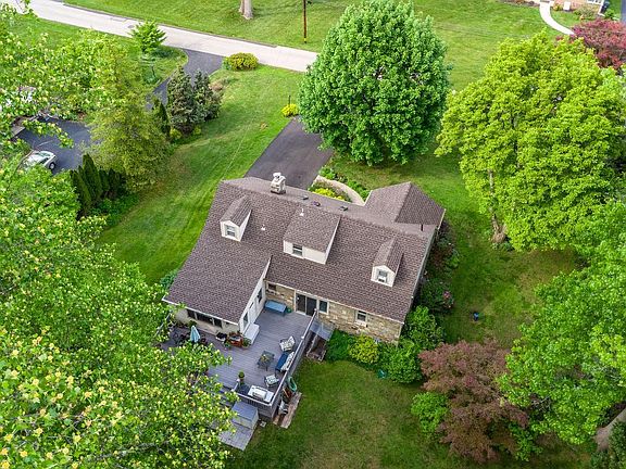 3rd image of 534 Pinney Rd