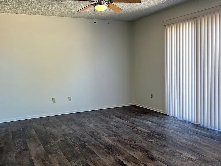 7013 Halesworth Ct — Photo 5