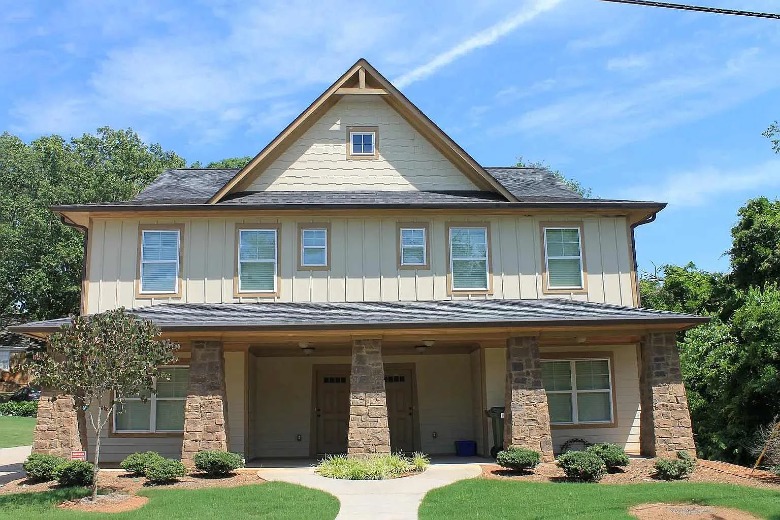5 bed, 5.5 bath, 2060 sqft, $4,500 — Photo 1