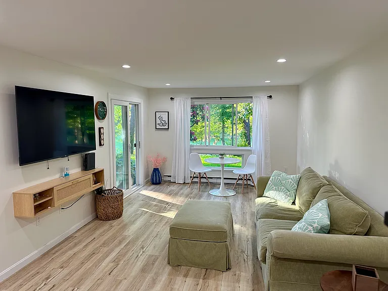 100A Fletcher Ln — Photo 3