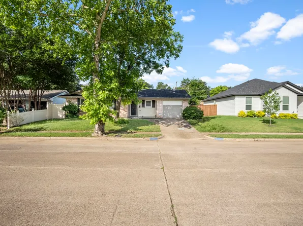 6341 Leaning Oaks St, Dallas, TX 75241