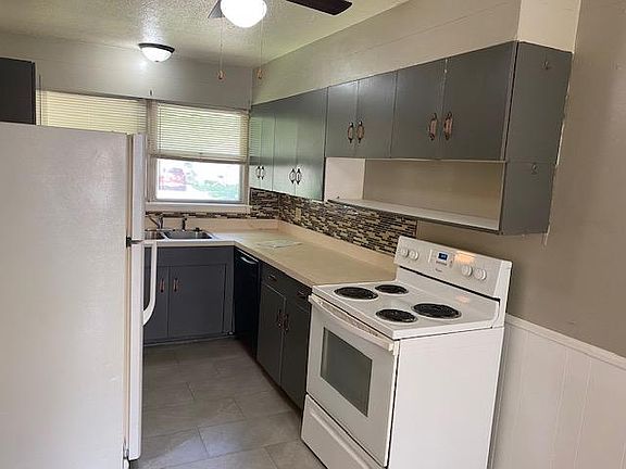 4th image of 877 Plaza Dr