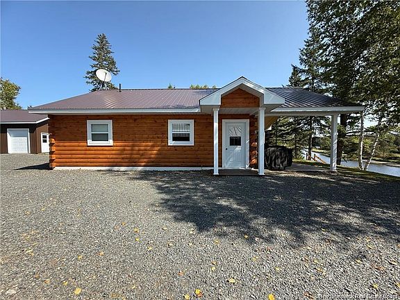 3rd image of 20 Robertson Ln